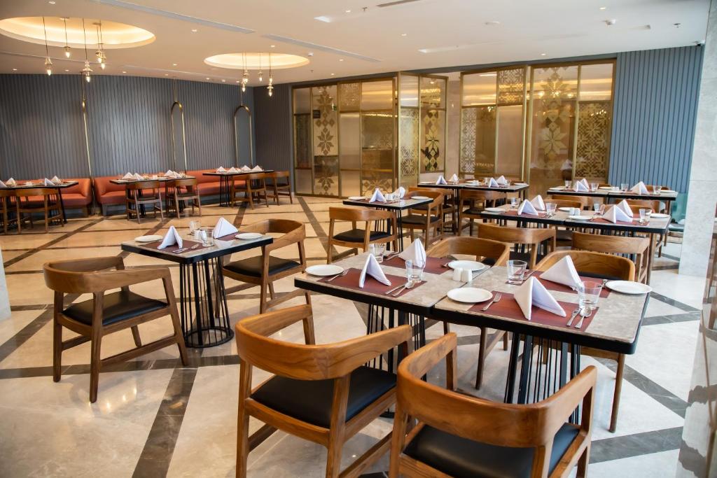 Restaurace v ubytování Sarovar Portico Birgunj