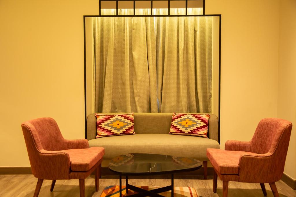 Posezení v ubytování Sarovar Portico Birgunj