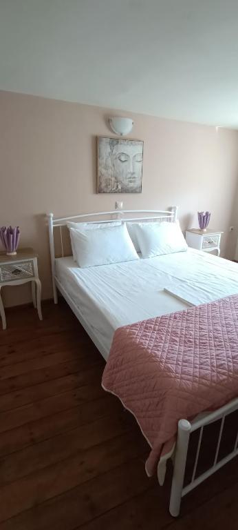 A bed or beds in a room at Arhontiko Katerina Spili