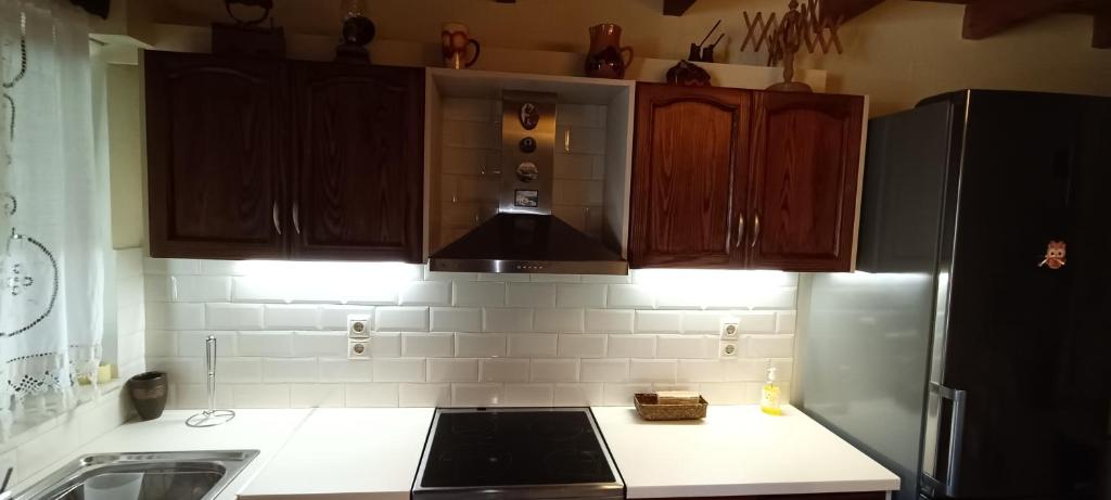 A kitchen or kitchenette at Arhontiko Katerina Spili