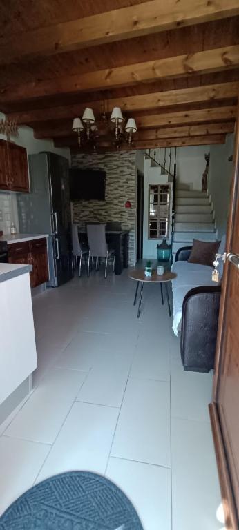 A kitchen or kitchenette at Arhontiko Katerina Spili