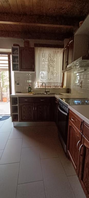 A kitchen or kitchenette at Arhontiko Katerina Spili