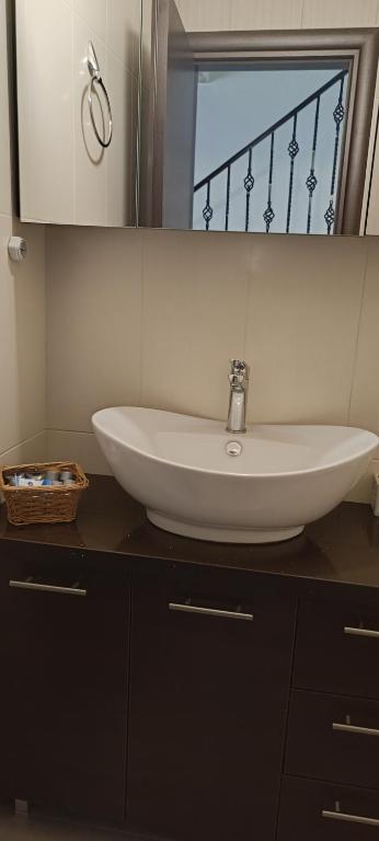 A bathroom at Arhontiko Katerina Spili