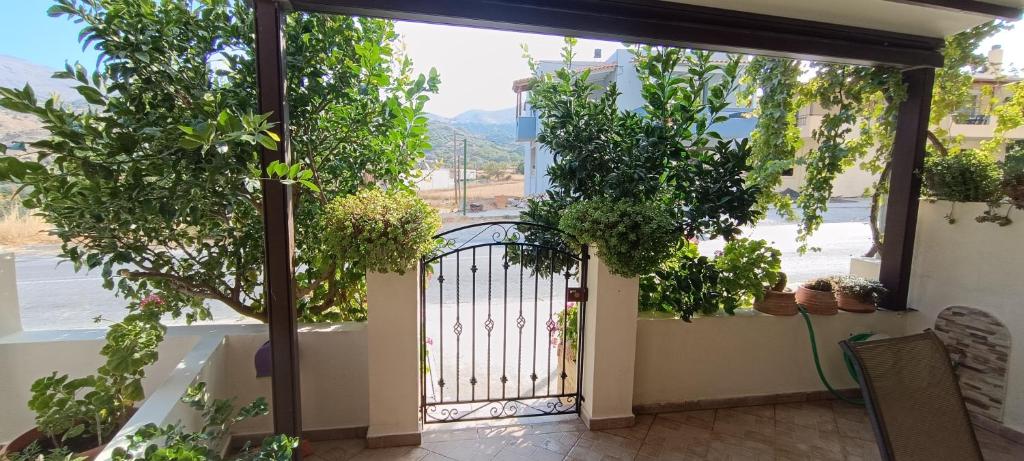 A balcony or terrace at Arhontiko Katerina Spili