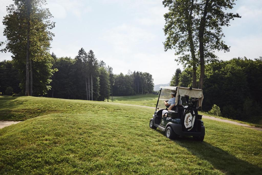 Golf v hotelu nebo okolí