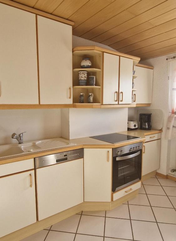 Kuchyň nebo kuchyňský kout v ubytování Ferienwohnung Sendelbeck