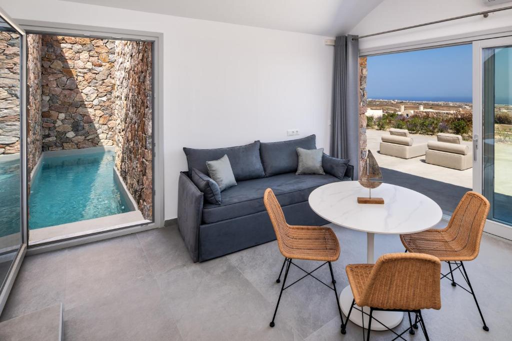 Sundlaugin á Felicity Cave Suites eða í nágrenninu