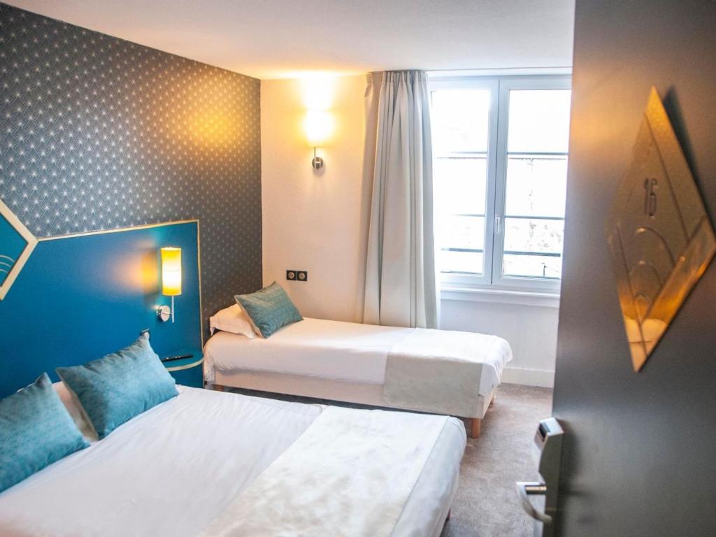 Postel nebo postele na pokoji v ubytování The Originals City, Hôtel Bristol, Le Puy-en-Velay