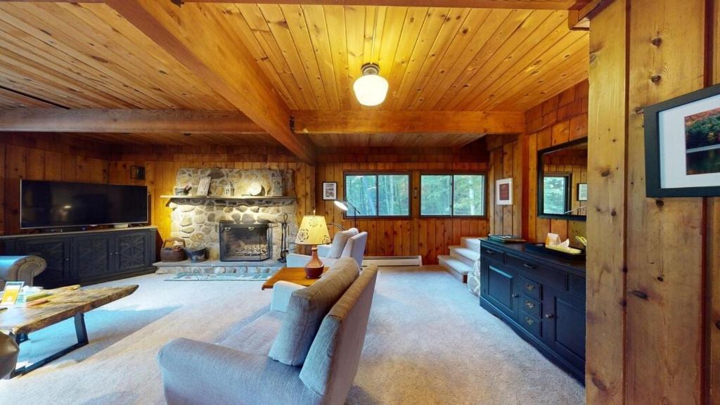 Istumisnurk majutusasutuses Treehouse Home Brought to you by GetAway Vacations