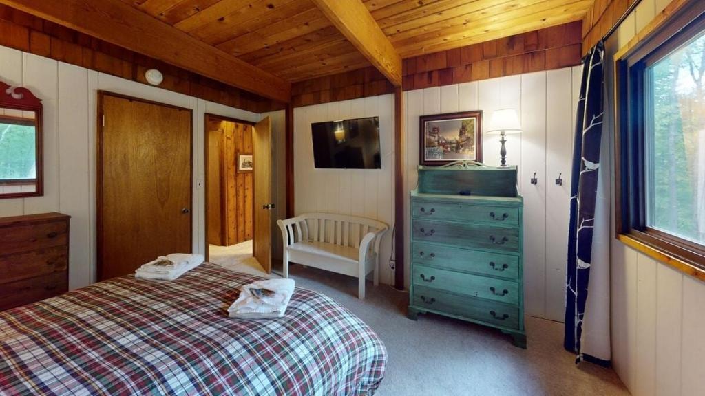 Voodi või voodid majutusasutuse Treehouse Home Brought to you by GetAway Vacations toas