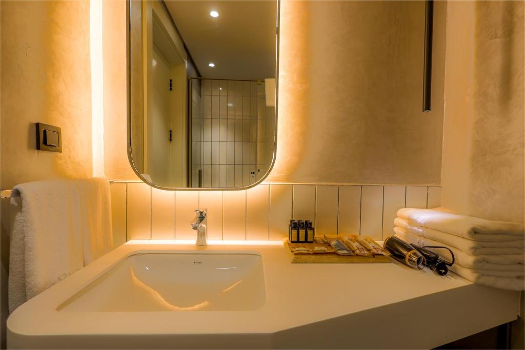 Four Hills Hotel - 1