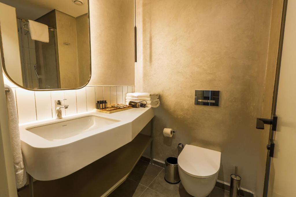 Four Hills Hotel - 2