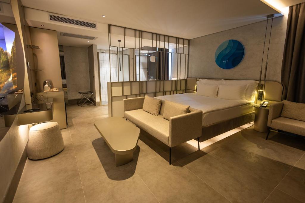 Four Hills Hotel - 14