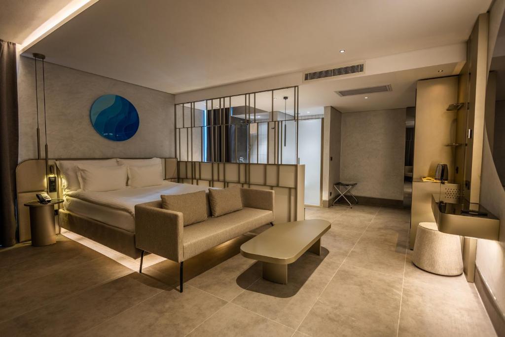 Four Hills Hotel - 16