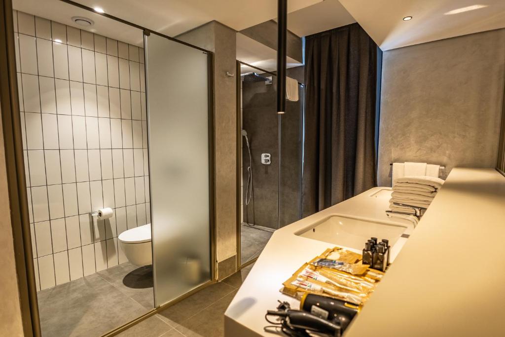 Four Hills Hotel - 17