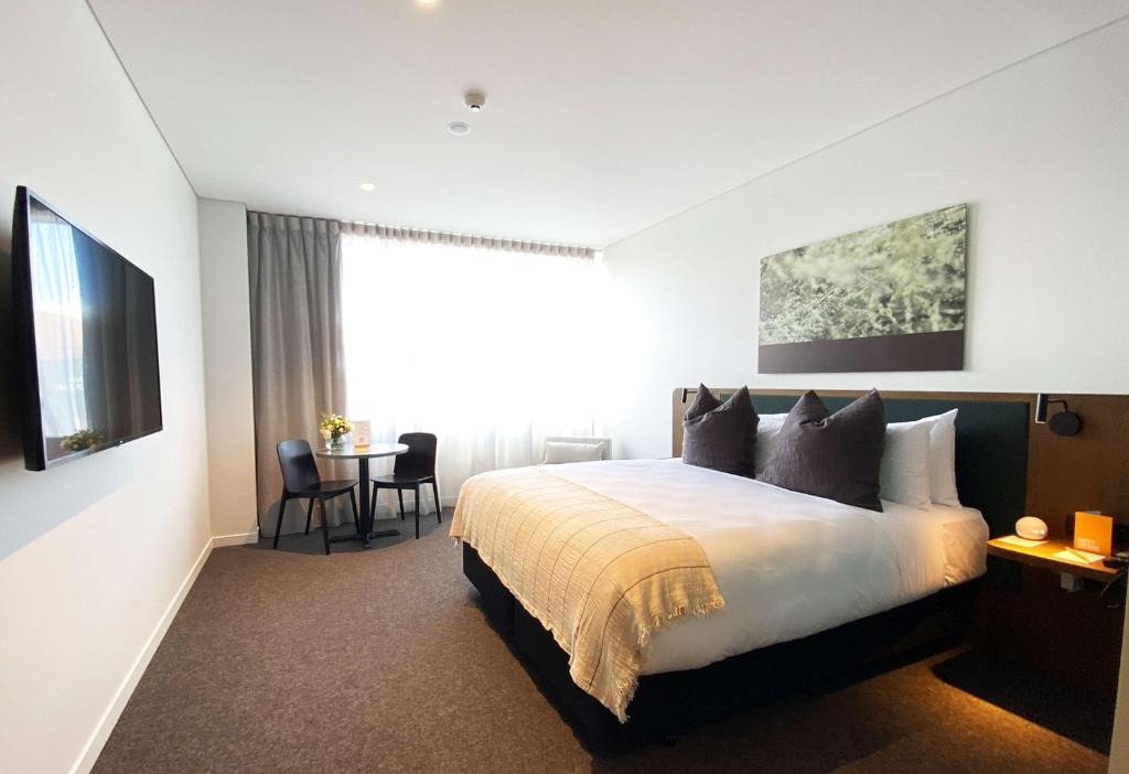 Postel nebo postele na pokoji v ubytování Sudima Queenstown Five Mile