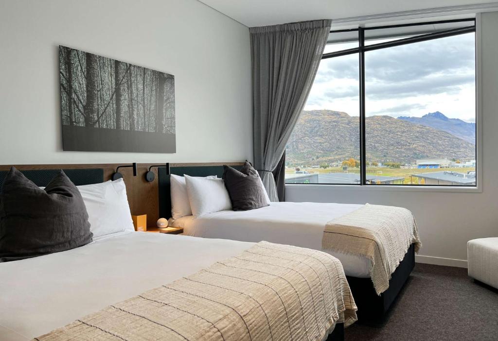 Postel nebo postele na pokoji v ubytování Sudima Queenstown Five Mile