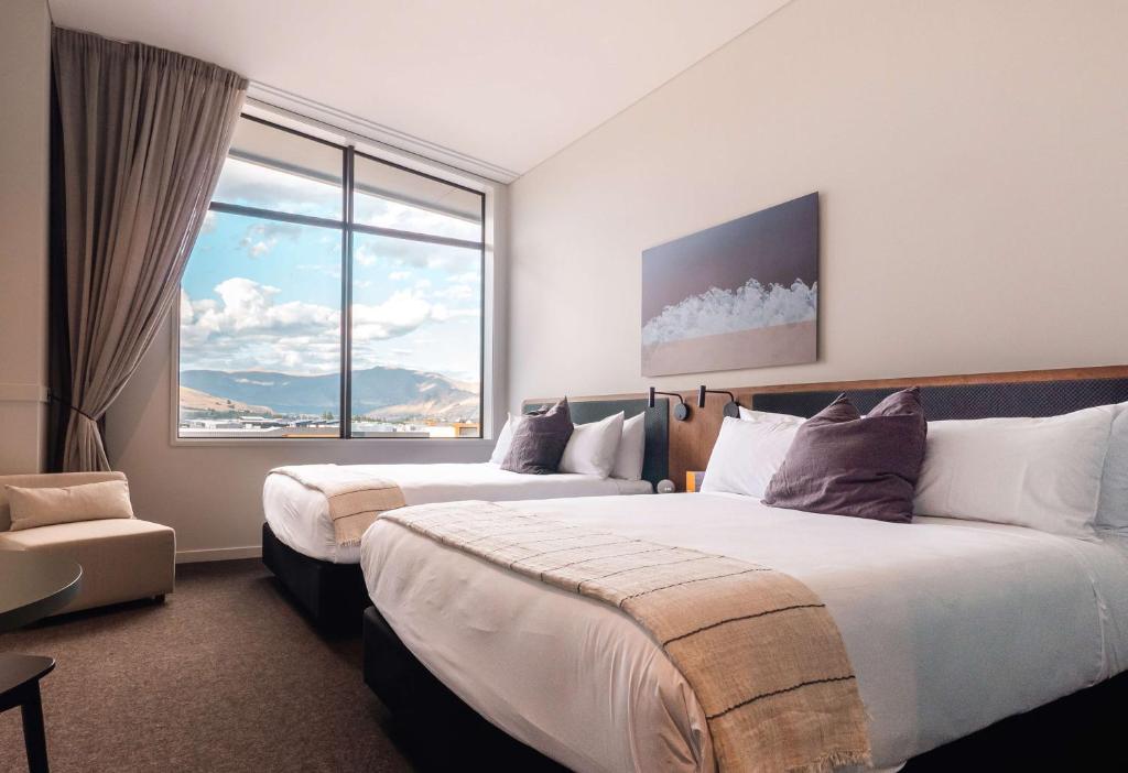 Postel nebo postele na pokoji v ubytování Sudima Queenstown Five Mile