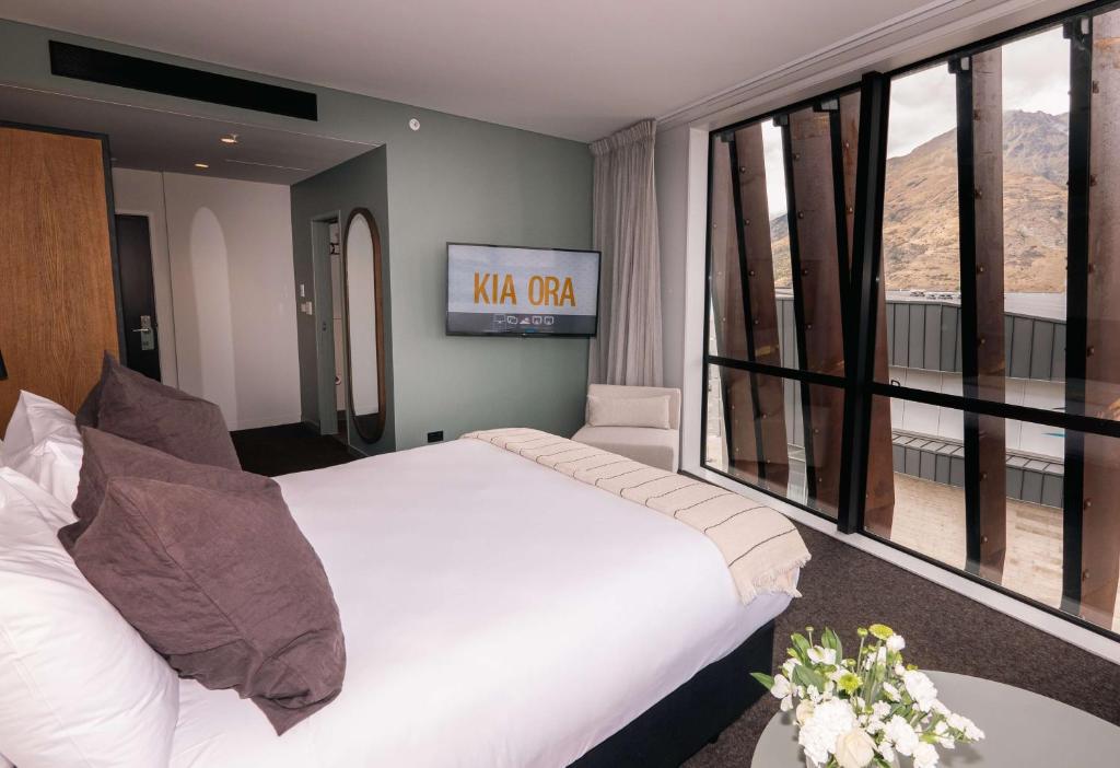 Postel nebo postele na pokoji v ubytování Sudima Queenstown Five Mile