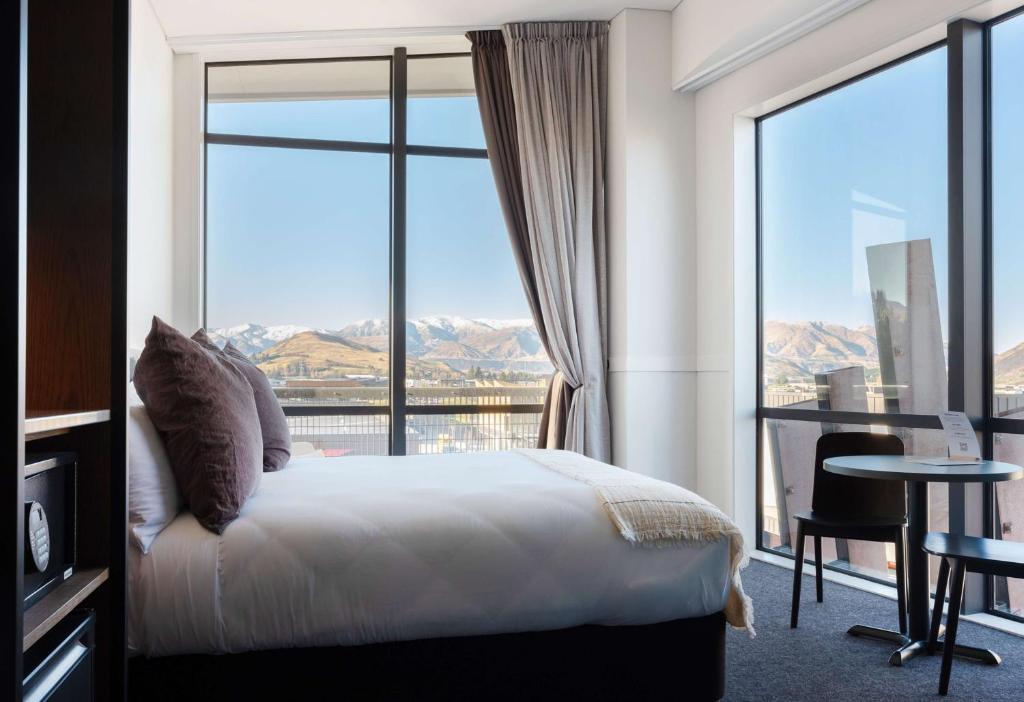 Nespecifikovaný výhled na hory nebo výhled na hory při pohledu z hotelu