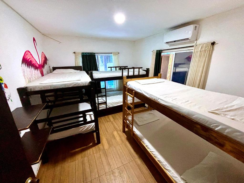 Postel nebo postele na pokoji v ubytování Kimara Tayrona Hostel