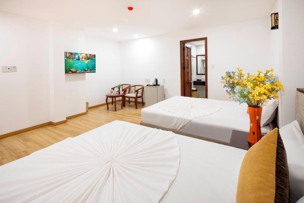 Phòng 3 Người Nhìn Ra Thành Phố