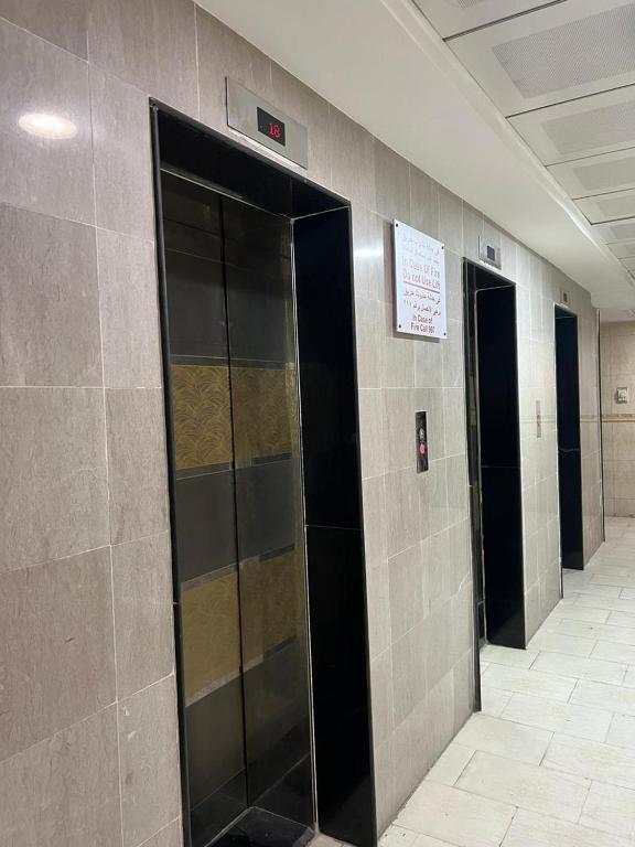תמונה מהגלריה של LuxNest INN Internet City Private Bed space Men Only בדובאי