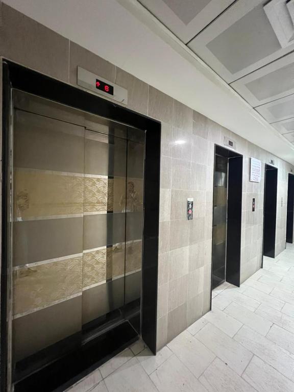 תמונה מהגלריה של LuxNest INN Internet City Private Bed space Men Only בדובאי