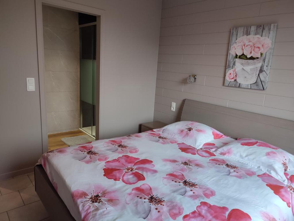 Postel nebo postele na pokoji v ubytování Bastogne Maison de vacances avec sauna