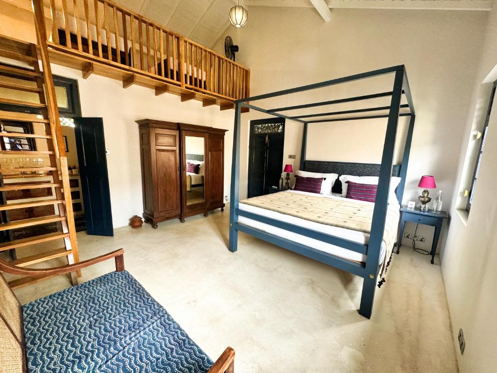 Halcyon Mawella - Family Room
