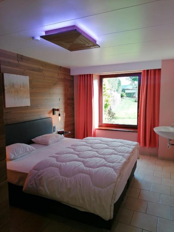 Postel nebo postele na pokoji v ubytování Bastogne Maison de vacances avec sauna