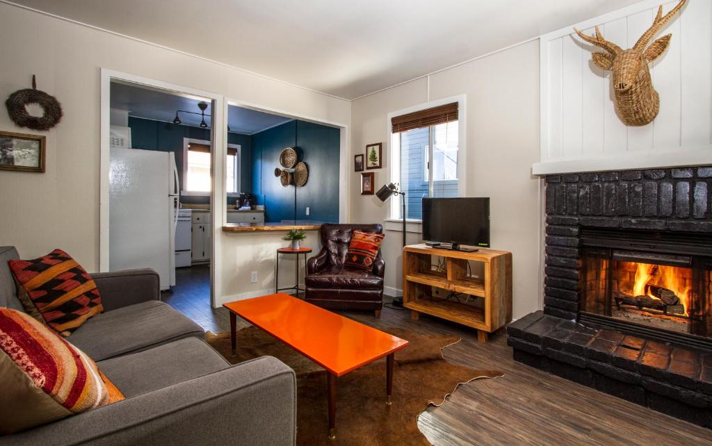 Noon Lodge - 