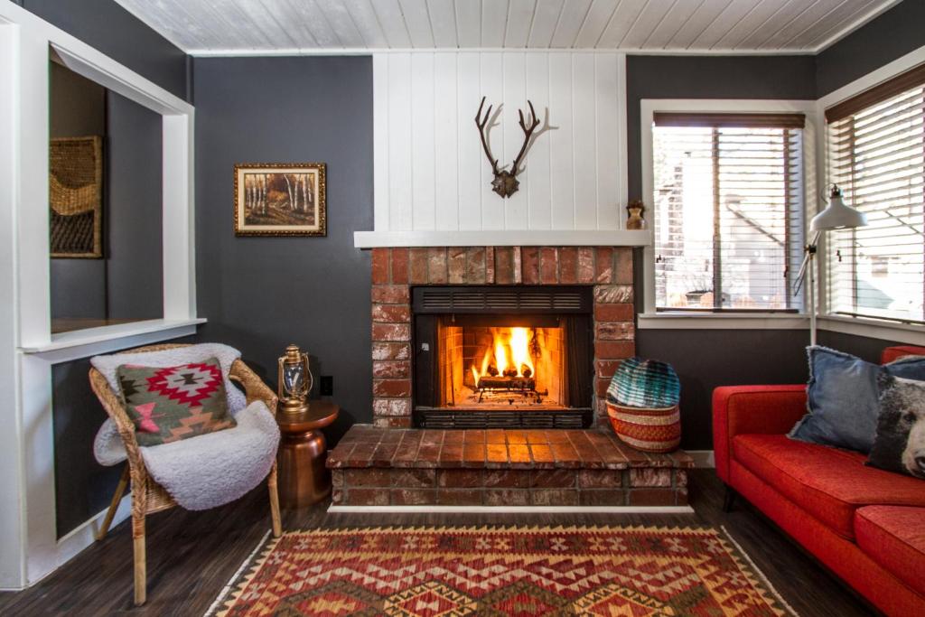 Noon Lodge - 