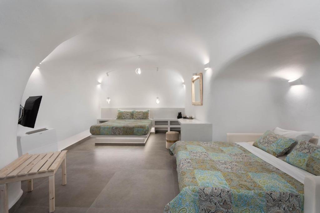 Posezení v ubytování NEW Yiota Collection 4 Suites & 4 Prive Jacuzzi