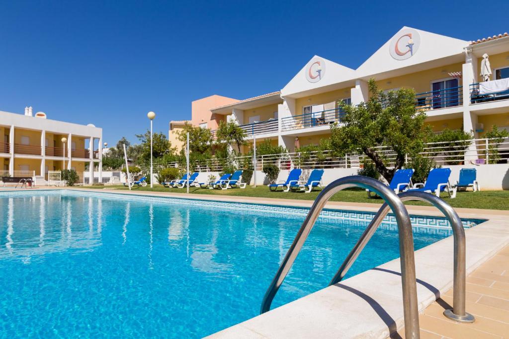 Kolam renang di atau dekat dengan Albufeira Sunny Apartment 2 With Pool by Homing