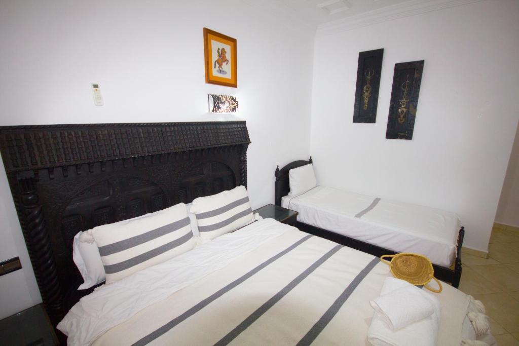 Postel nebo postele na pokoji v ubytování Hotel Meftah Chaouen