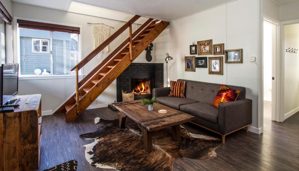 Noon Lodge - 