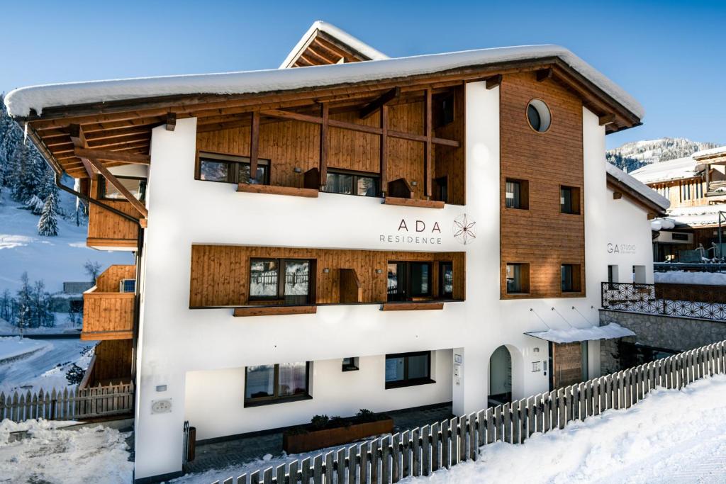 Budova, kde se aparthotel nachází