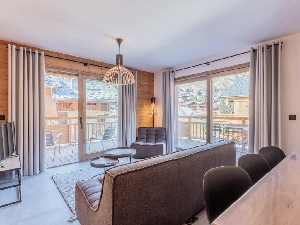 Photo de la galerie de l'établissement Luxueux appart 4* 6-8 pers à Champagny avec balcon, parking, WiFi et services inclus - FR-1-638-19, à Champagny-en-Vanoise