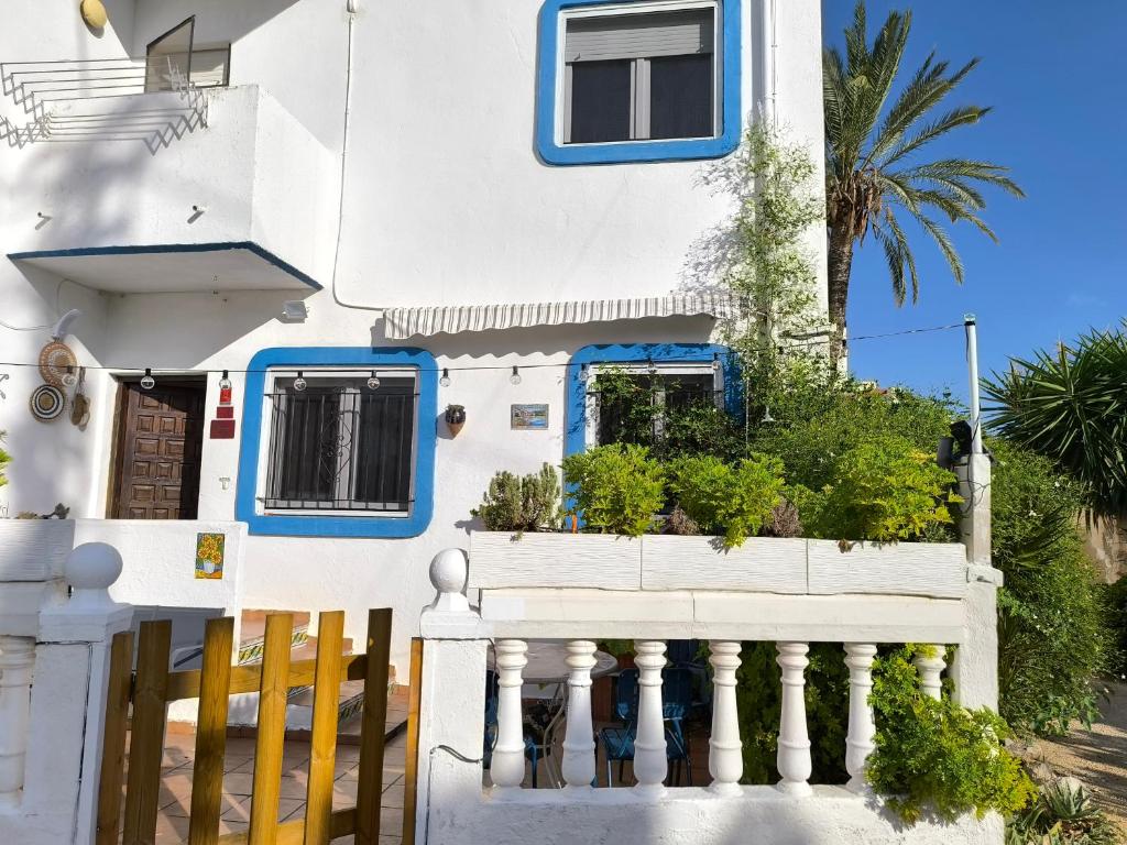 Μπαλκόνι ή βεράντα στο La Sirenita N Casa Adosada a 100 m de la playa con arena fina