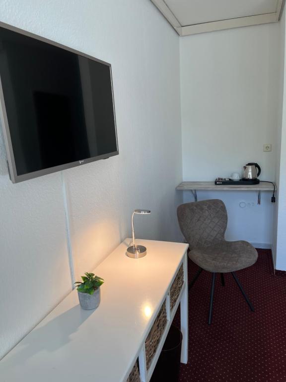TV a/nebo společenská místnost v ubytování Hotel Waldkur