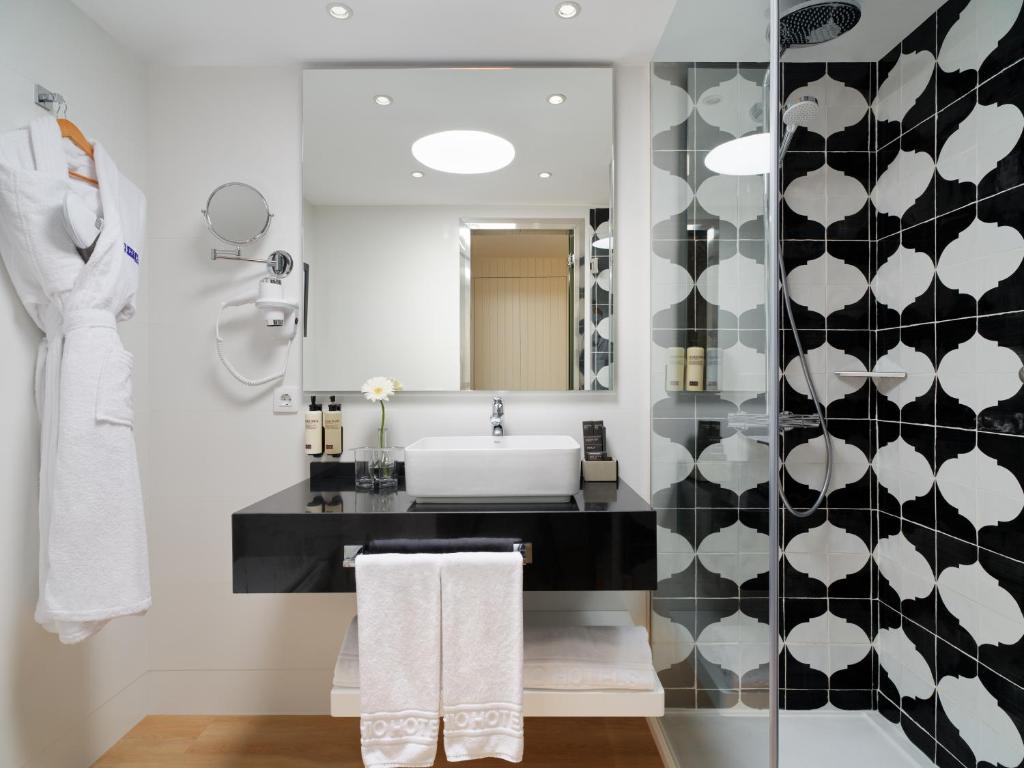 a bathroom with a sink and a mirror at H10 Gran Tinerfe - Adults Only in Adeje