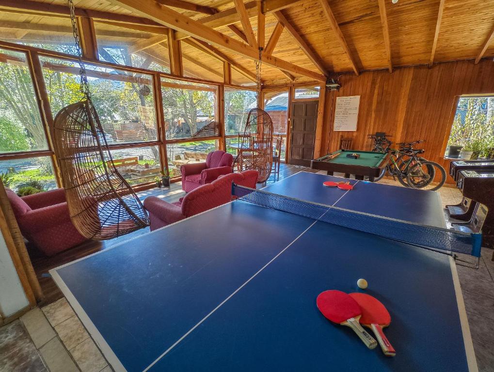 Πινγκ πονγκ στο Habitación n°3 | Hostal La Casona Pucón ή εκεί κοντά