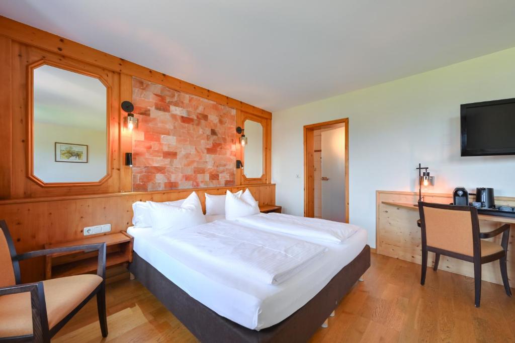 Rothenfels Panorama Hotel - Deluxe Double Room With Balcony And Lake View