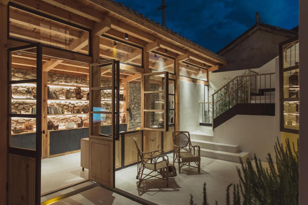 Balkón nebo terasa v ubytování Infini House