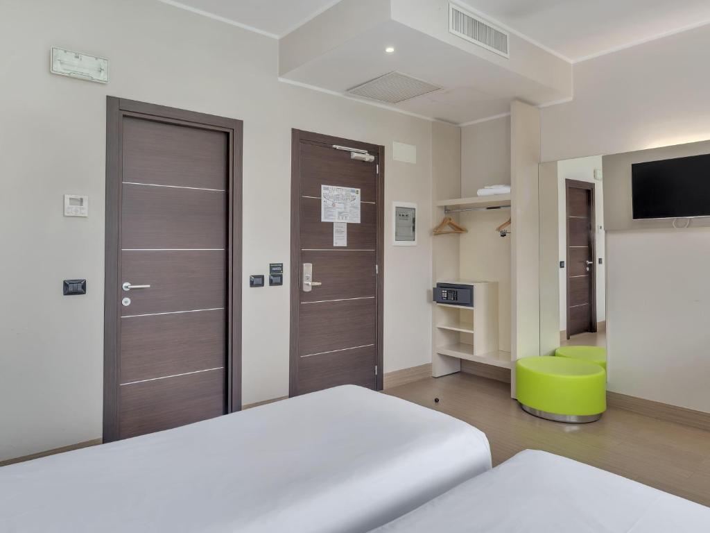 TV a/nebo společenská místnost v ubytování B&B Hotel Como Camerlata