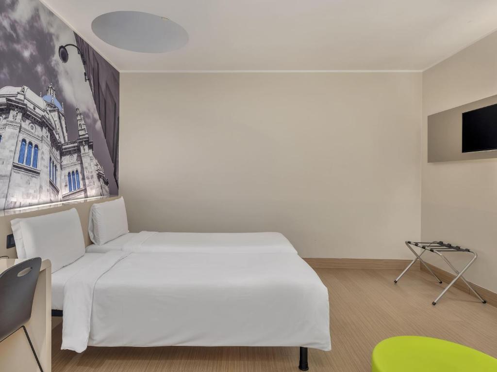 TV a/nebo společenská místnost v ubytování B&B Hotel Como Camerlata