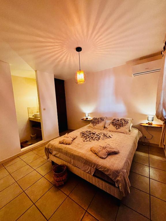 Postel nebo postele na pokoji v ubytování Cocon Romantique