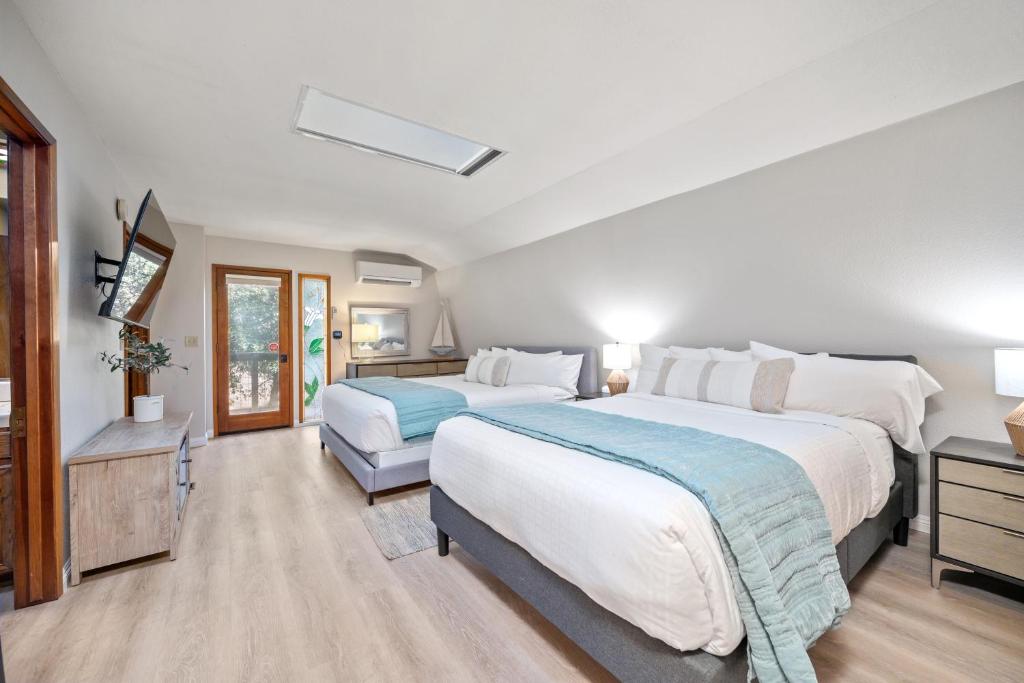 Postel nebo postele na pokoji v ubytování Coastal Retreat King Beds Big Sur Cabin EVCharger