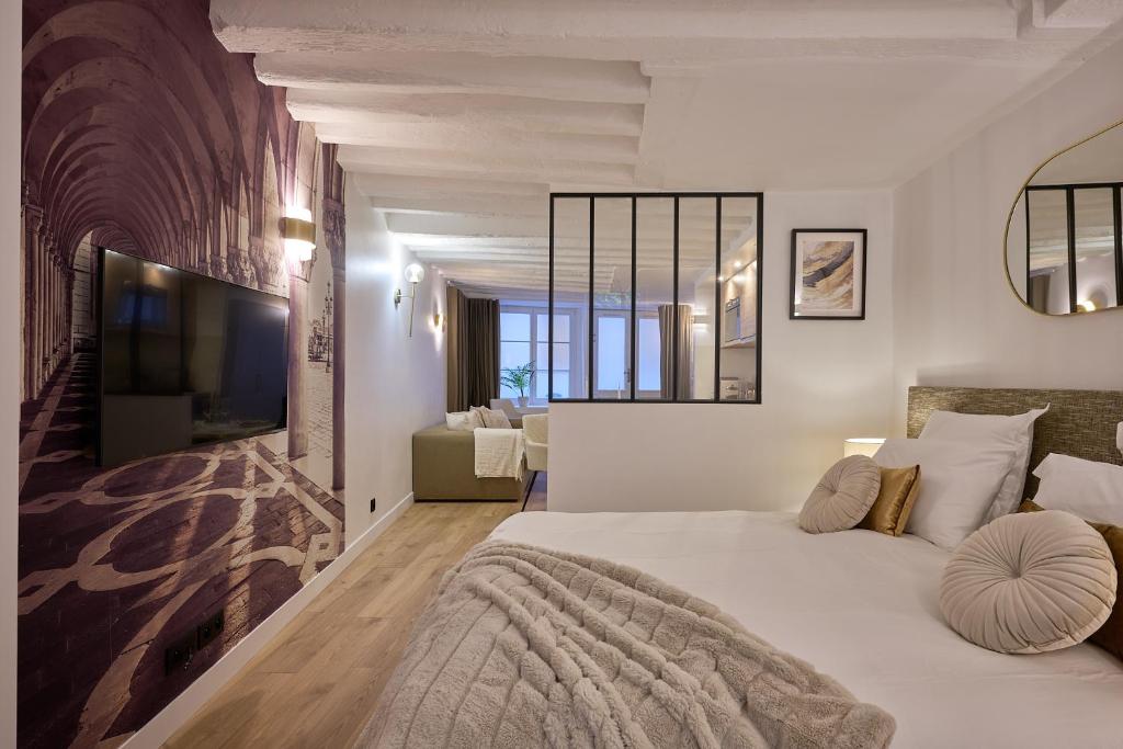 Paris Central Gem 9 Min Walk to Notre-Dame and Louvre - 5